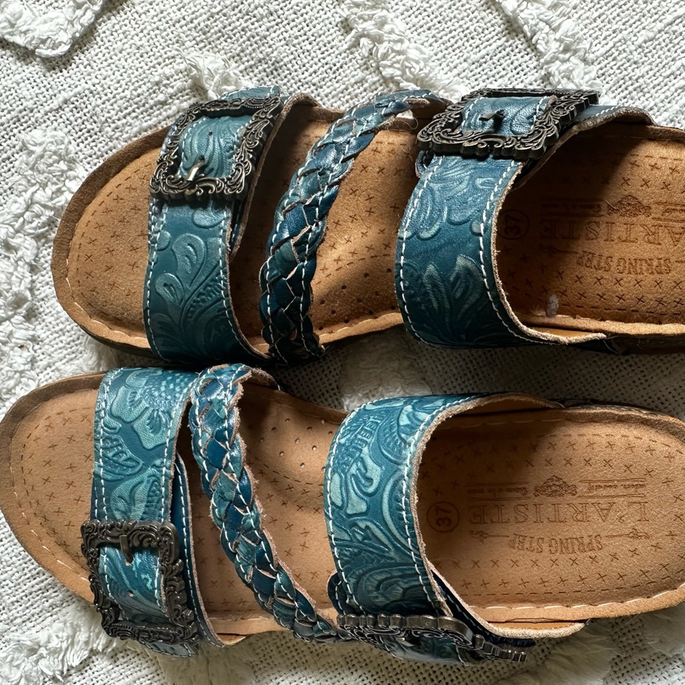 L'ATISTE Blue Patterned Sandals